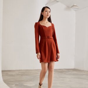 Wavy neck dress with belt
